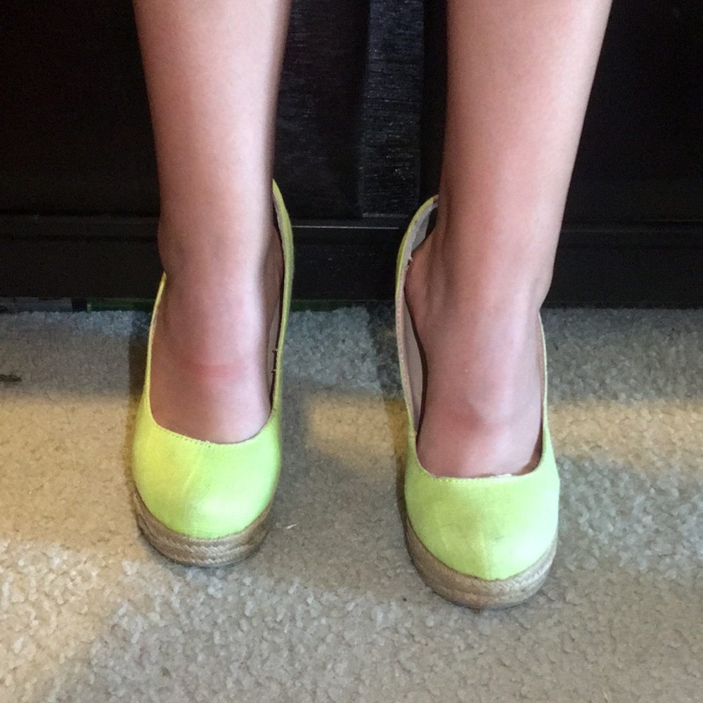 Neon yellow platforms